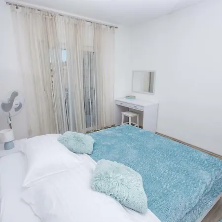 Apartment Jomarko - Spacious Apartment For 6 In Trogir