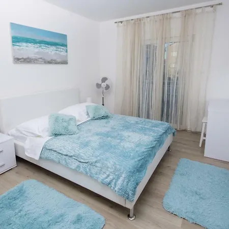 Apartment Jomarko - Spacious Apartment For 6 In Trogir