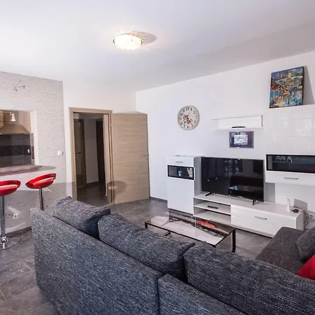 Apartment Jomarko - Spacious Apartment For 6 In Trogir Apartment *
