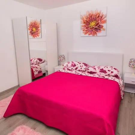 Apartment Jomarko - Spacious Apartment For 6 In Trogir