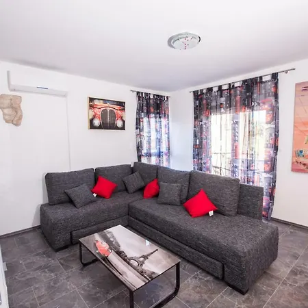 Apartment Jomarko - Spacious Apartment For 6 In Trogir