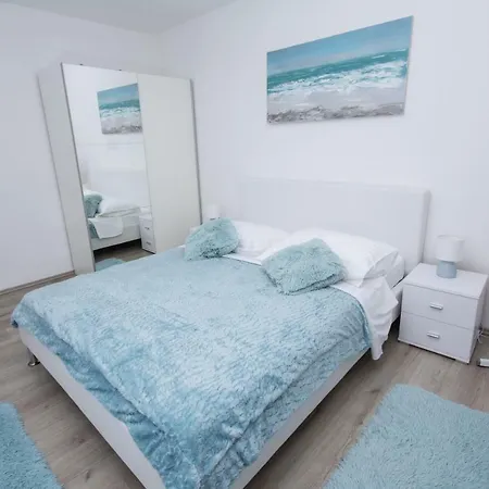 Apartment Jomarko - Spacious Apartment For 6 In Trogir