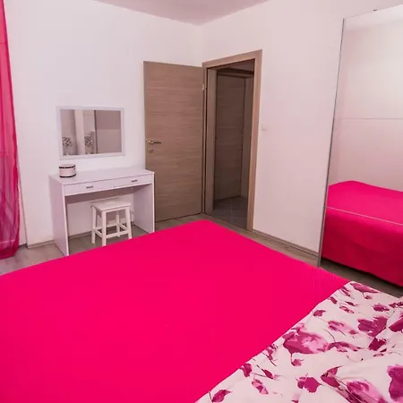 Apartment Jomarko - Spacious Apartment For 6 In Trogir