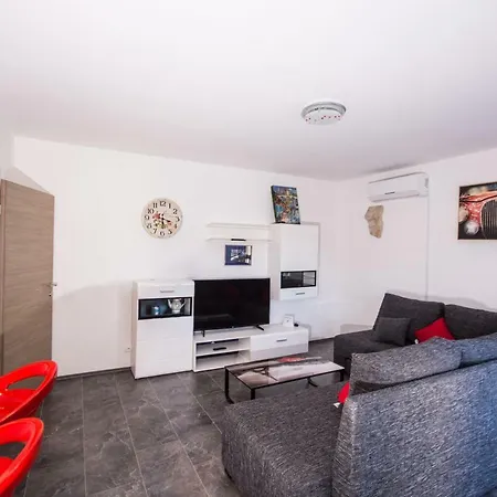 Apartment Jomarko - Spacious Apartment For 6 In Trogir * トロギール
