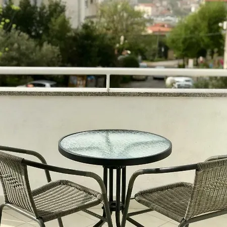 Apartment Jomarko - Spacious Apartment For 6 In Trogir アパート トロギール