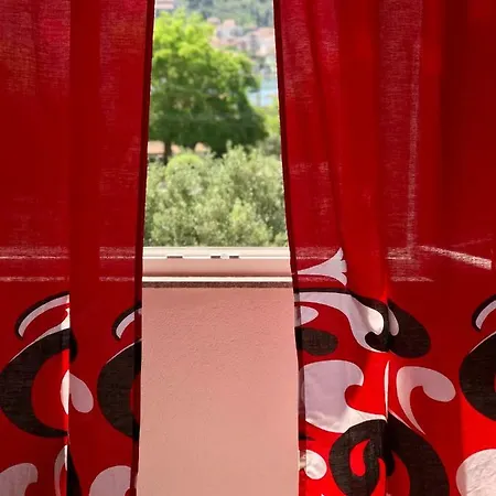 Apartment Jomarko - Spacious Apartment For 6 In Trogir アパート トロギール