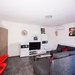 Apartment Jomarko - Spacious Apartment For 6 In Trogir * 特罗吉尔