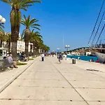 Apartment Jomarko - Spacious Apartment For 6 In Trogir * 特罗吉尔
